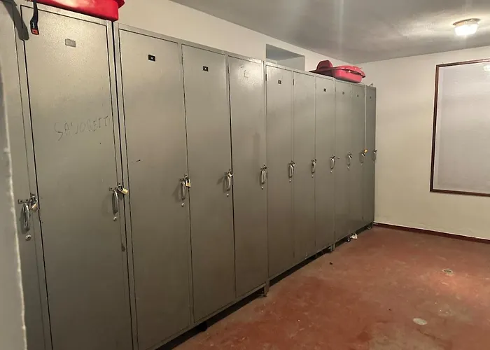 The Queen In The Snow * Courmayeur