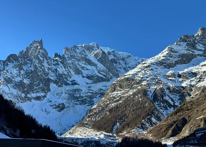 The Queen In The Snow * Courmayeur